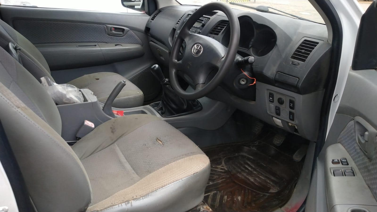 Toyota Hilux · — image 4
