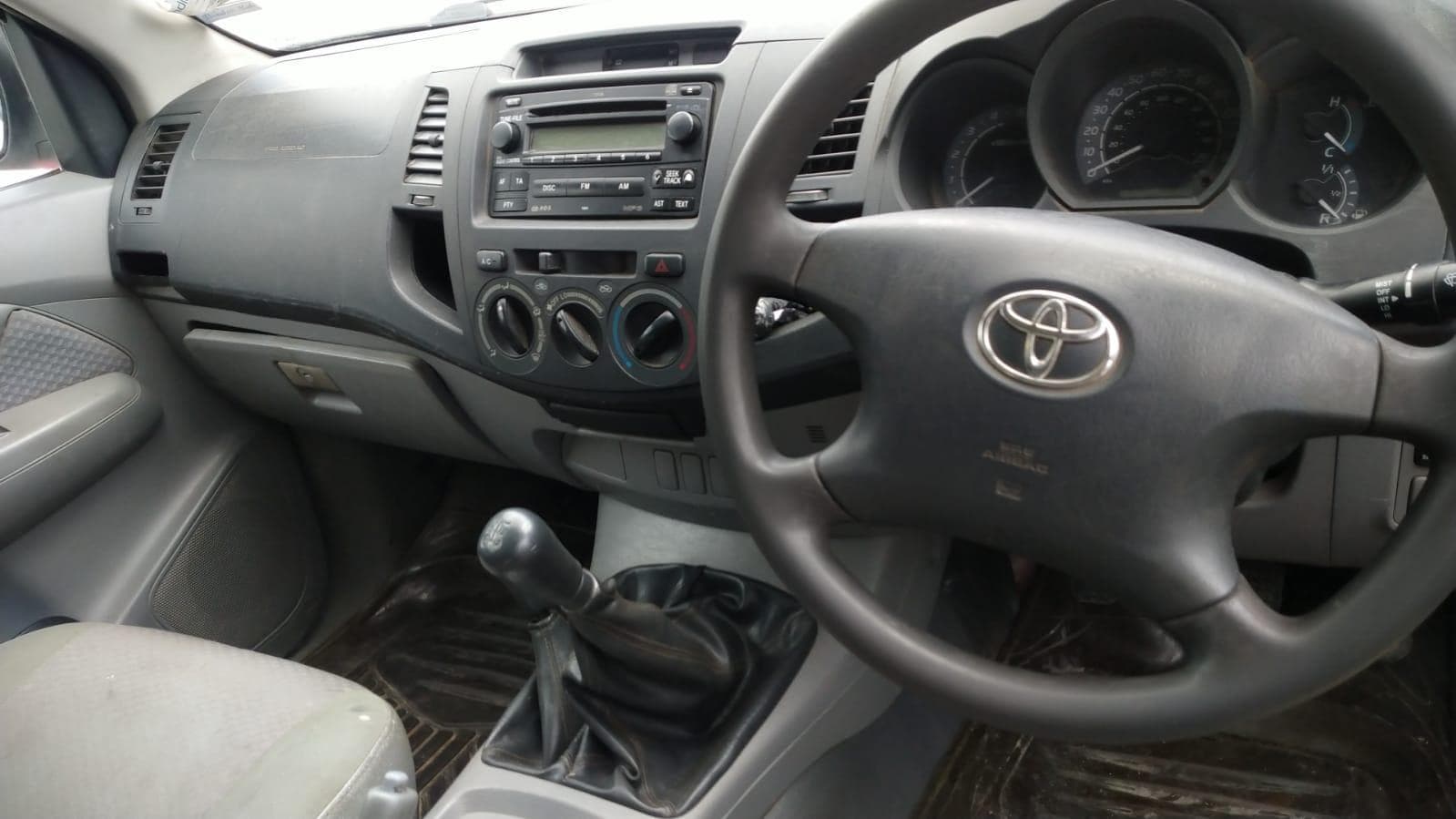 Toyota Hilux · — image 5