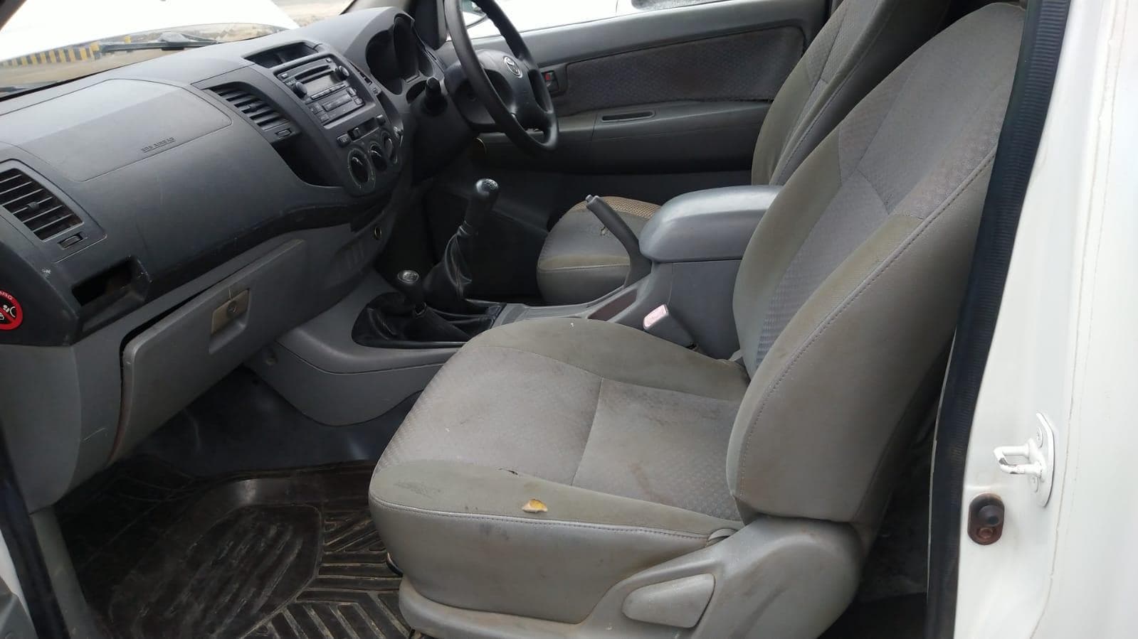 Toyota Hilux · — image 8