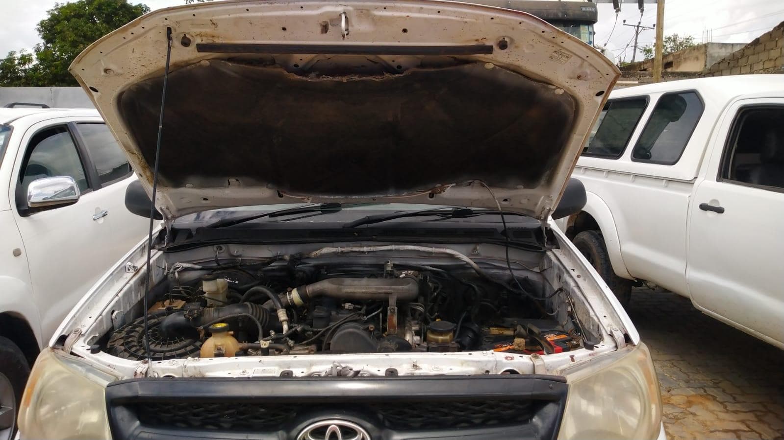Toyota Hilux · — image 17