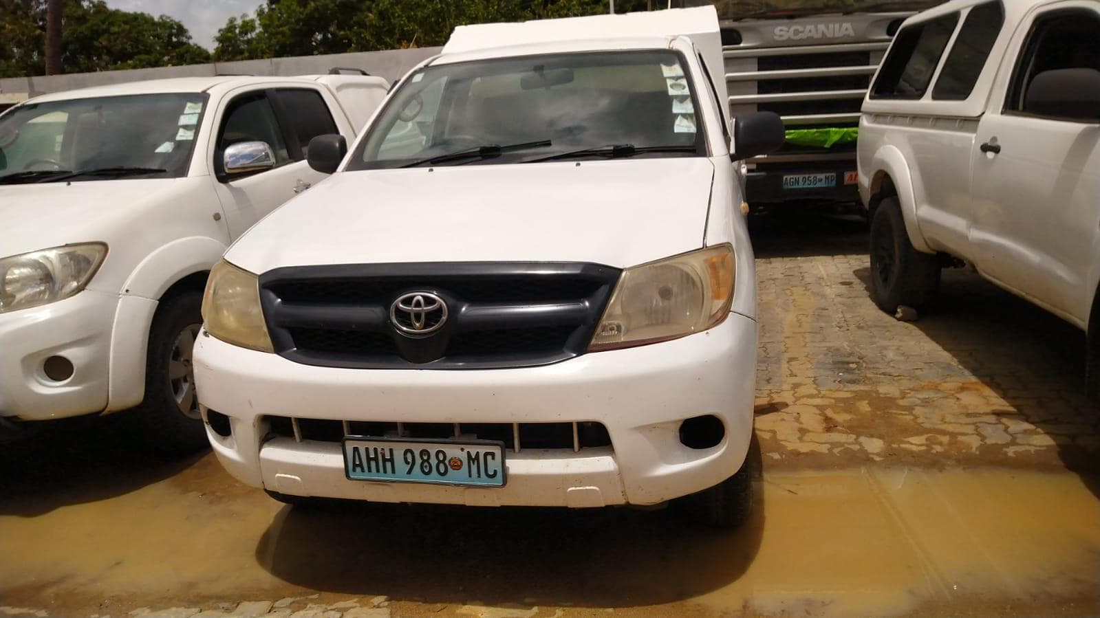 Toyota Hilux · — image 2