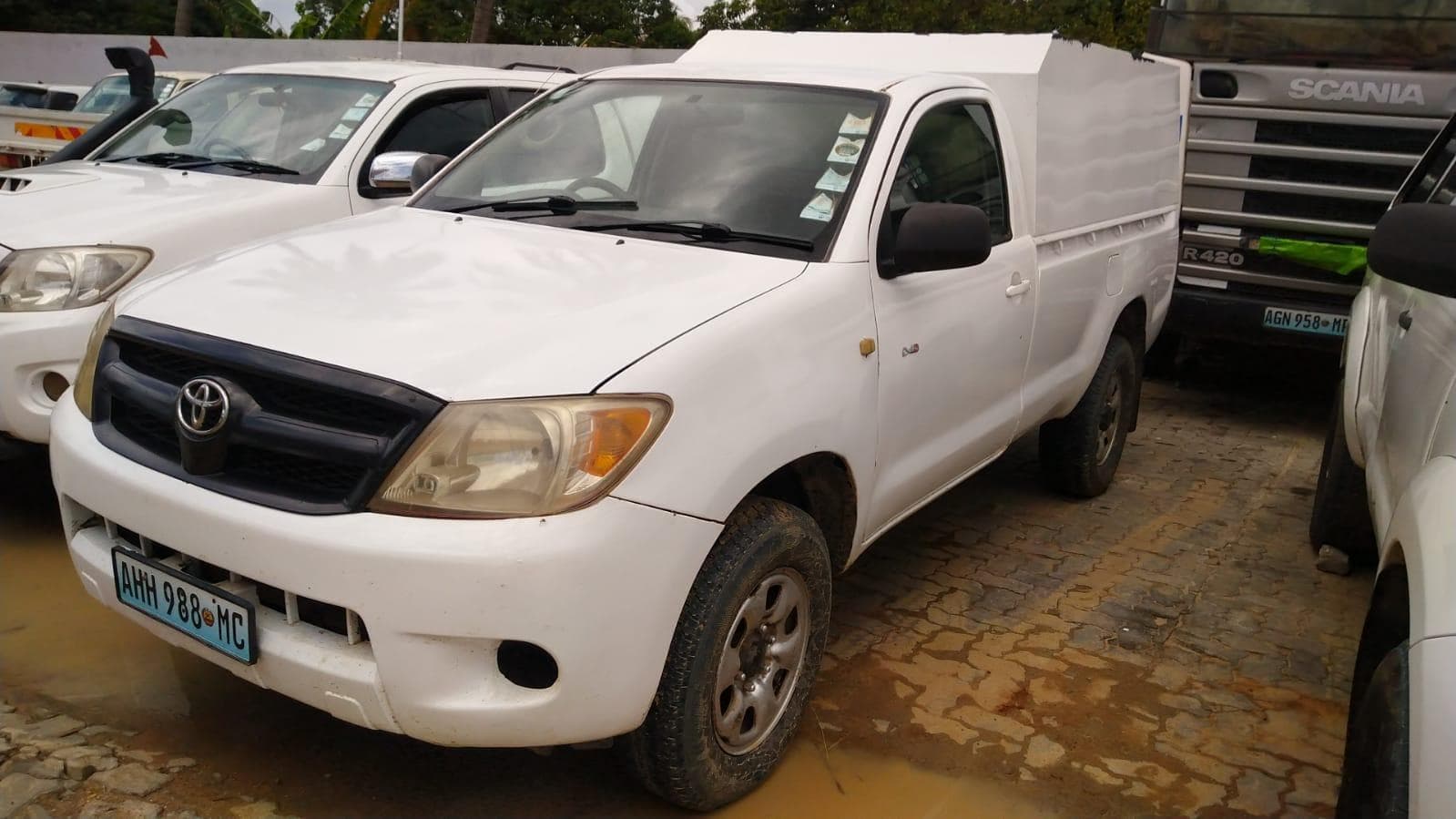 Toyota Hilux ·