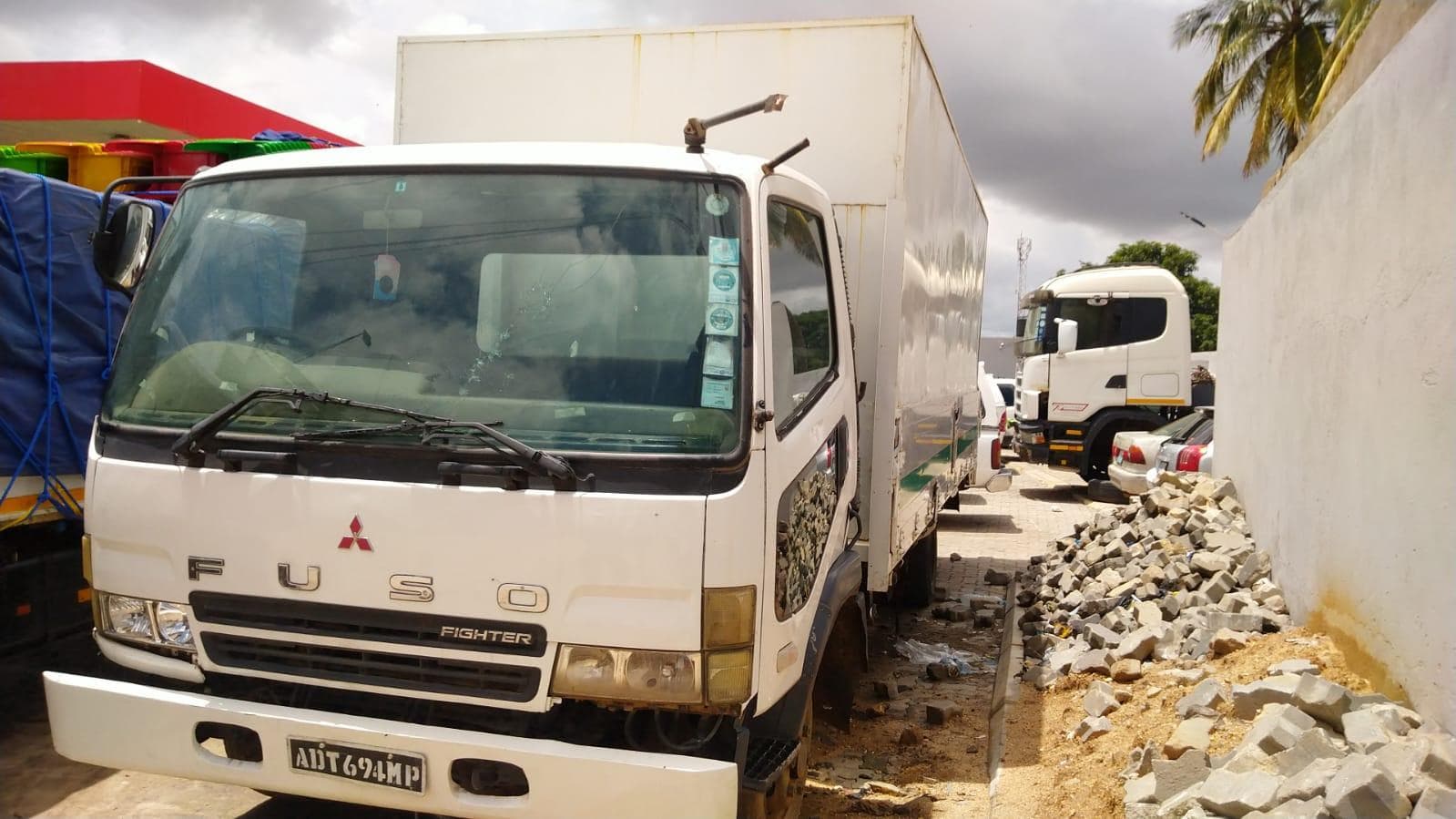 Mitsubishi fuso fighter ·