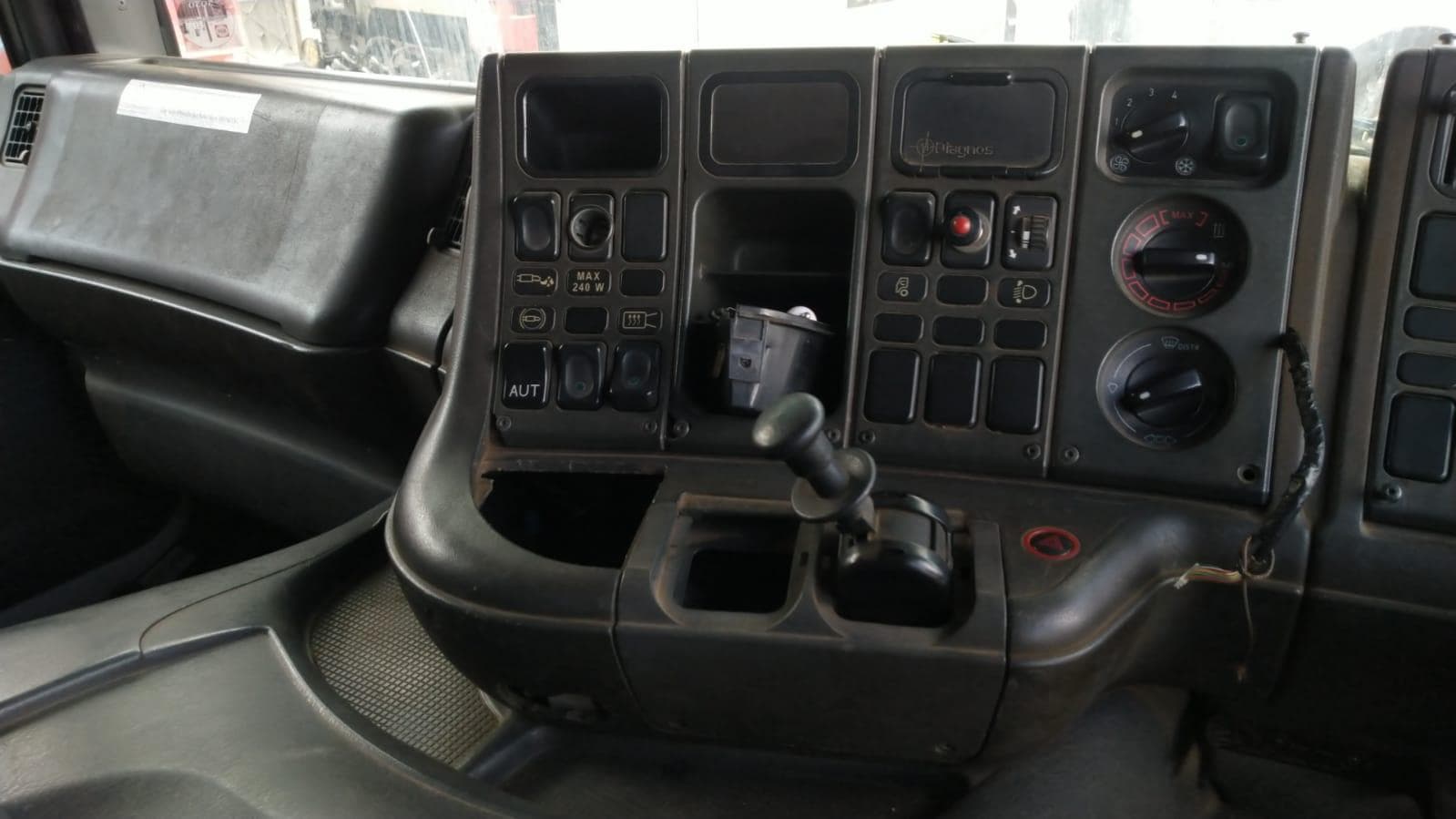 SCANIA 97D 260 · — imagen 11