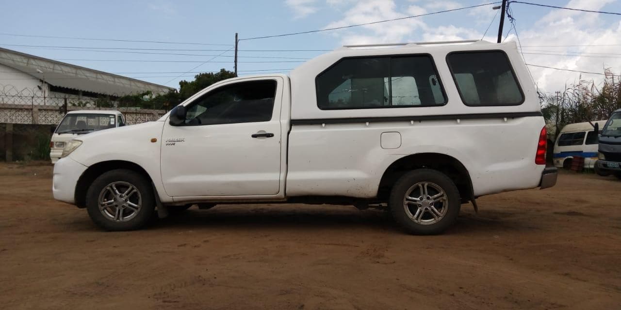 Toyota Hilux · — image 2