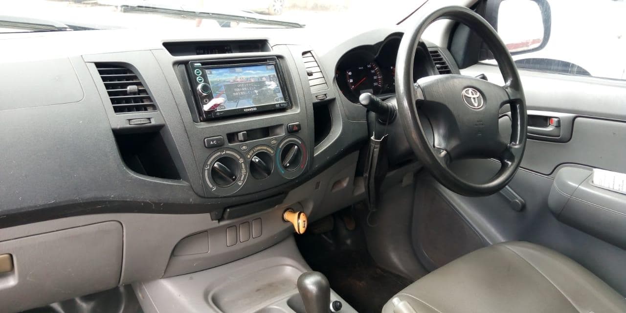 Toyota Hilux · — image 4