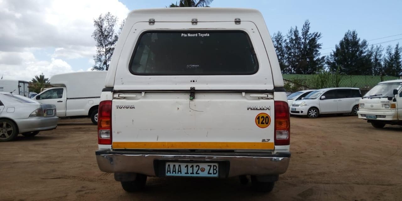 Toyota Hilux · — image 8
