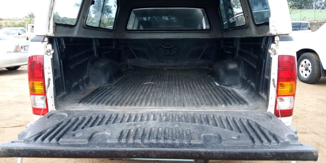 Toyota Hilux · — image 12
