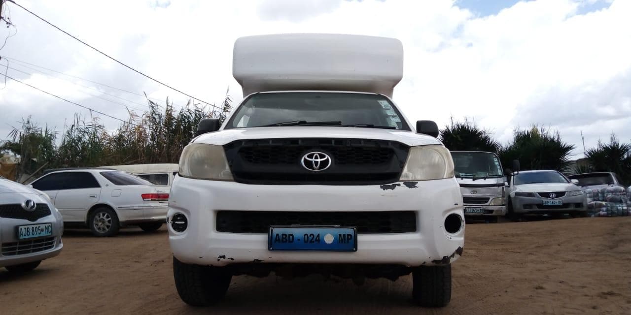 Toyota Hilux · — image 4
