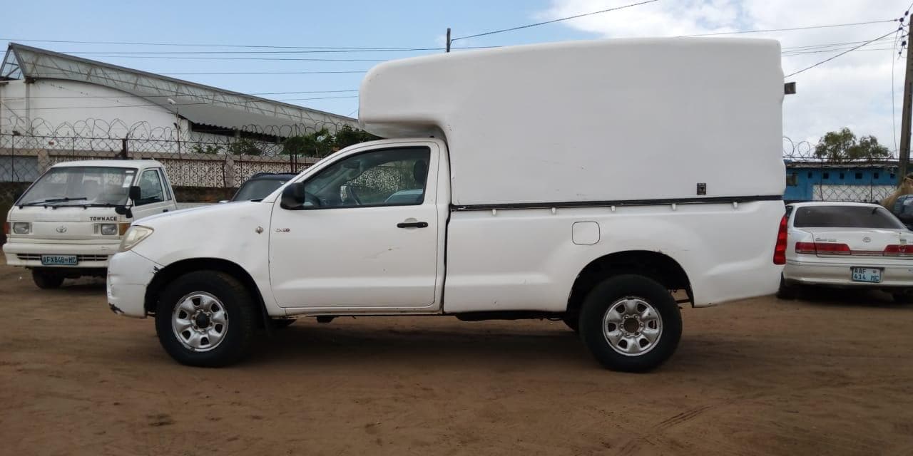 Toyota Hilux · — image 9