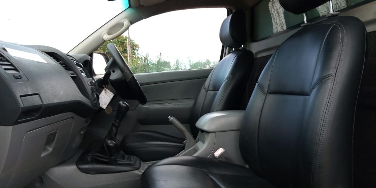 Toyota Hilux · — image 10