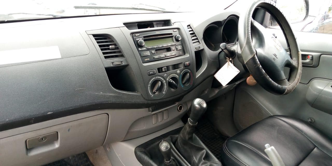 Toyota Hilux · — image 13