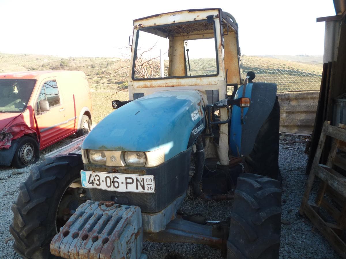 Bedford NKR + Trator NEW HOLLAND TN 55 + Reboque com cuba em inox — imagen 5