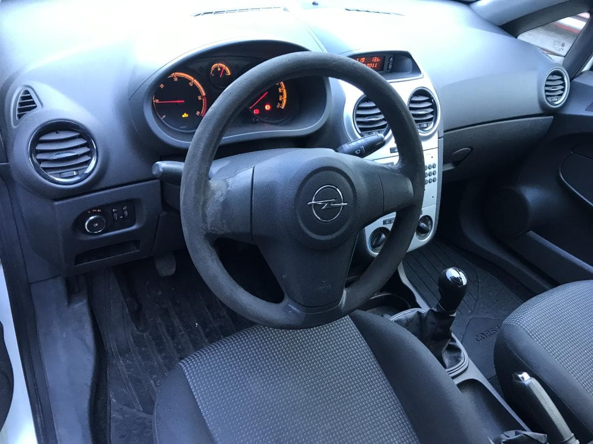 Opel Corsa 1.3 Cdti · Año 2011 — imagen 17