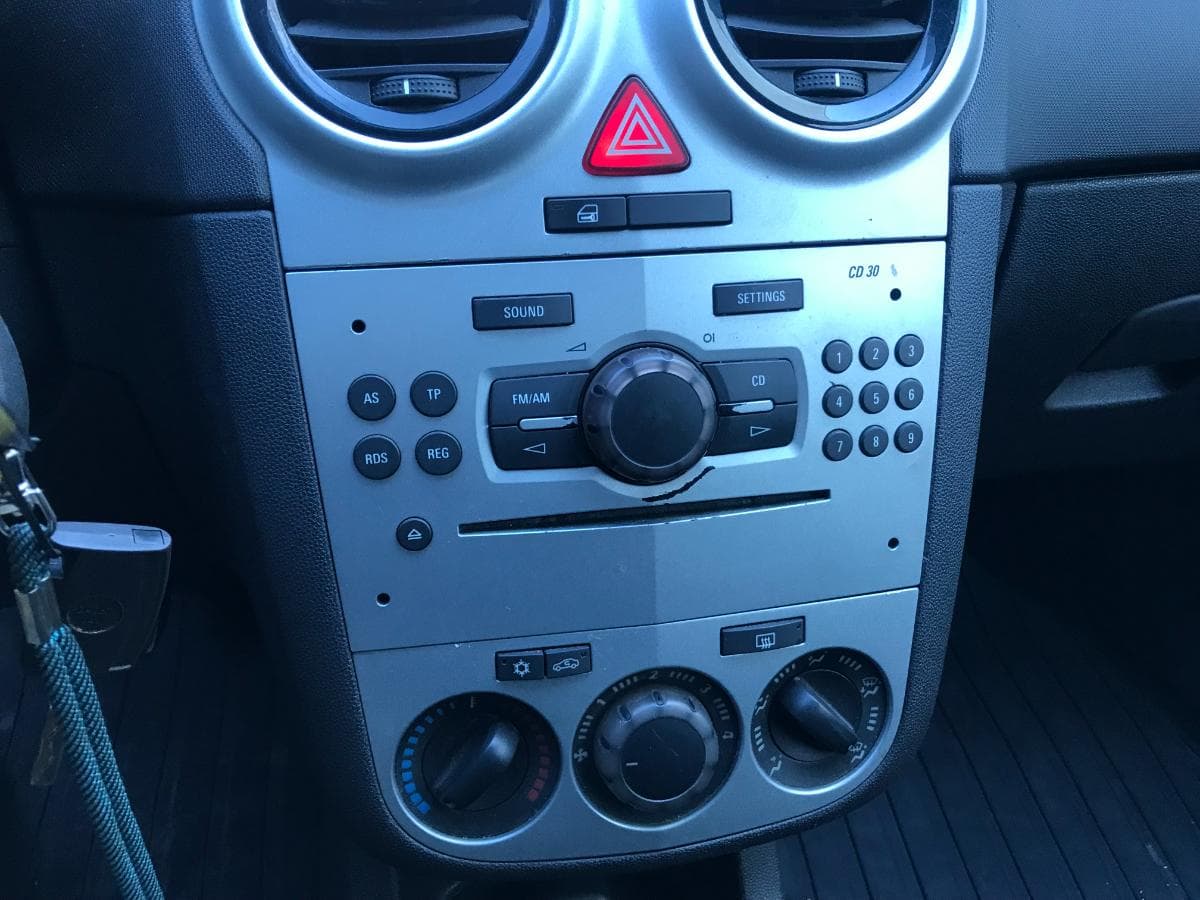 Opel Corsa 1.3 Cdti · Año 2011 — imagen 19
