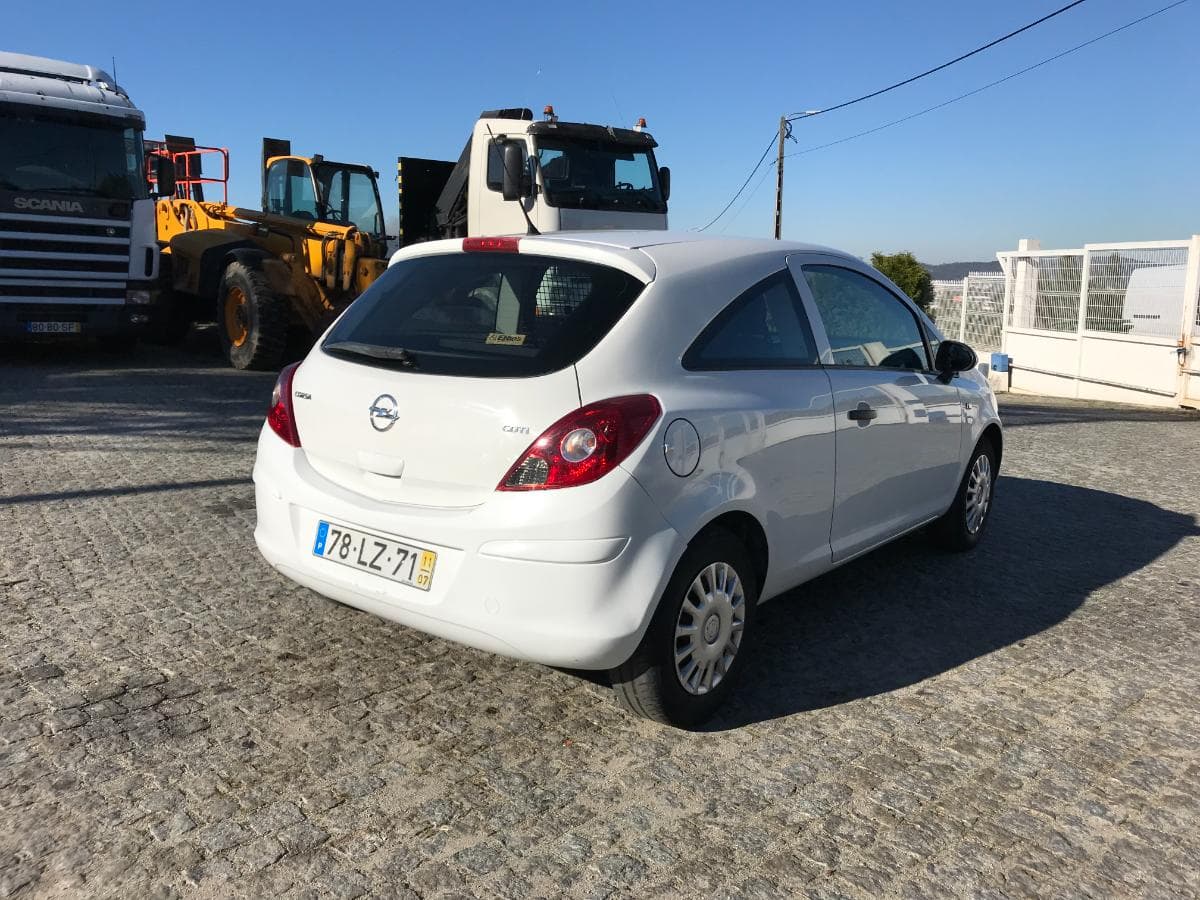 Opel Corsa 1.3 Cdti · Año 2011 — imagen 4