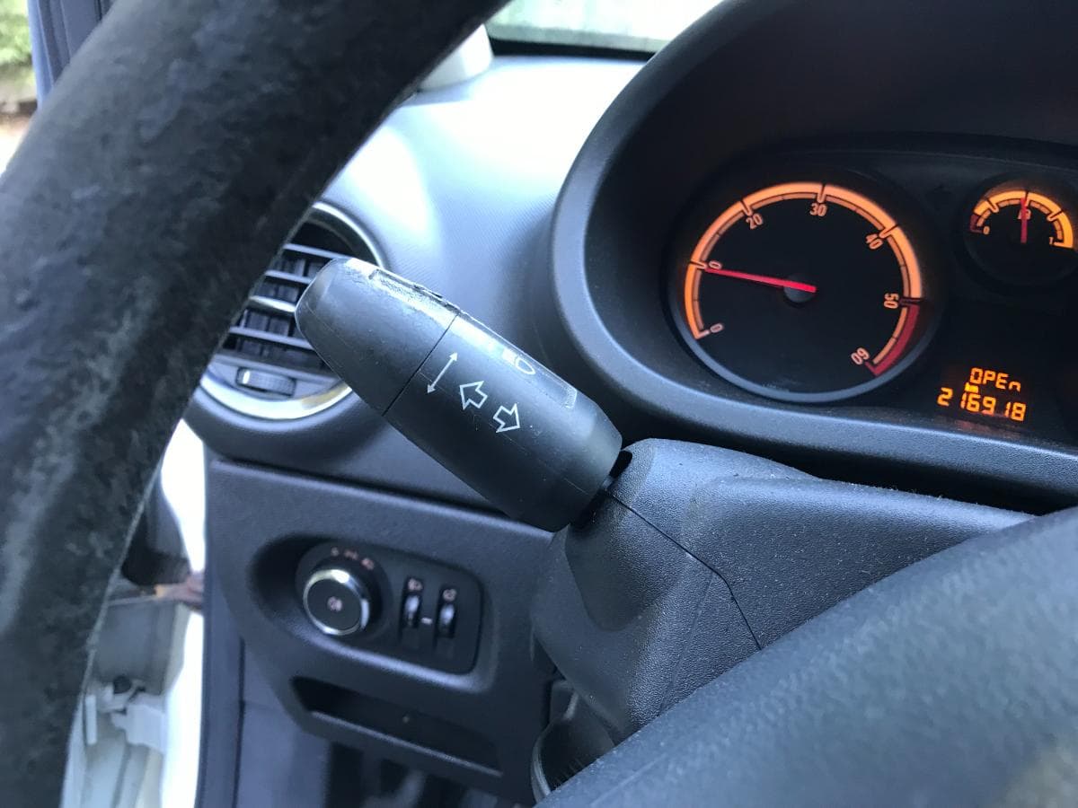 Opel Corsa 1.3 Cdti · Ano 2011 — imagen 4