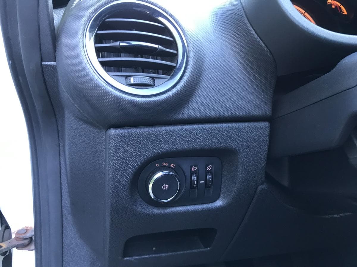 Opel Corsa 1.3 Cdti · Ano 2011 — imagen 7