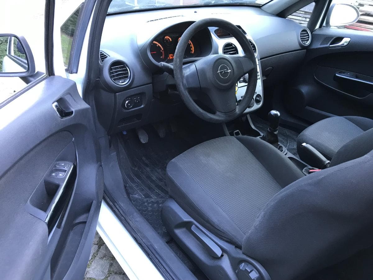 Opel Corsa 1.3 Cdti · Ano 2011 — imagen 11