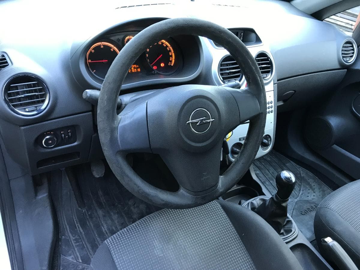 Opel Corsa 1.3 Cdti · Ano 2011 — imagen 12