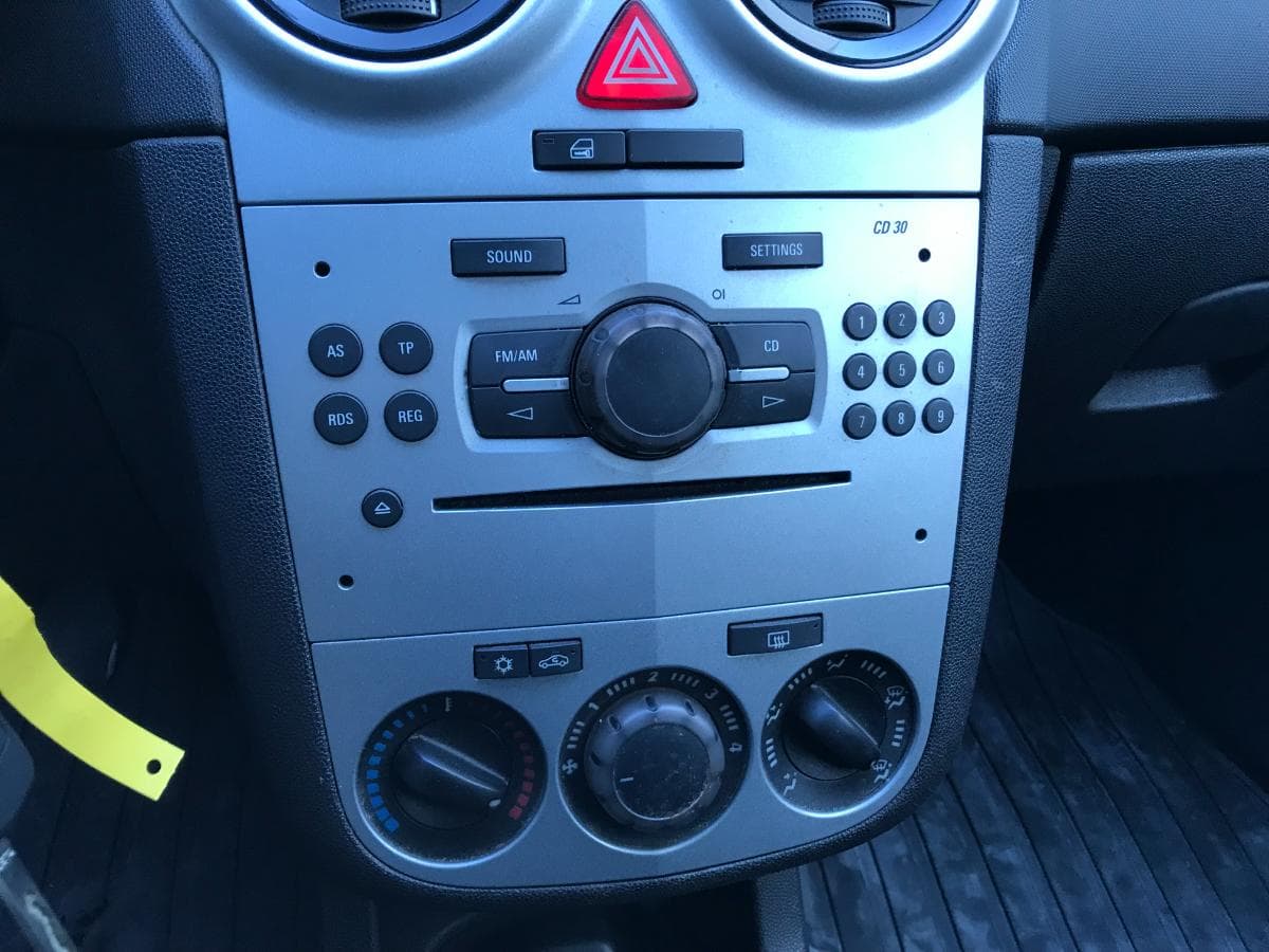 Opel Corsa 1.3 Cdti · Ano 2011 — imagen 14
