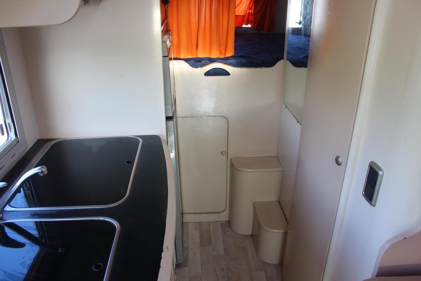 Autocaravana Fiat Ducato 2.8 Caravans International · Ano 2002 — imagem 9