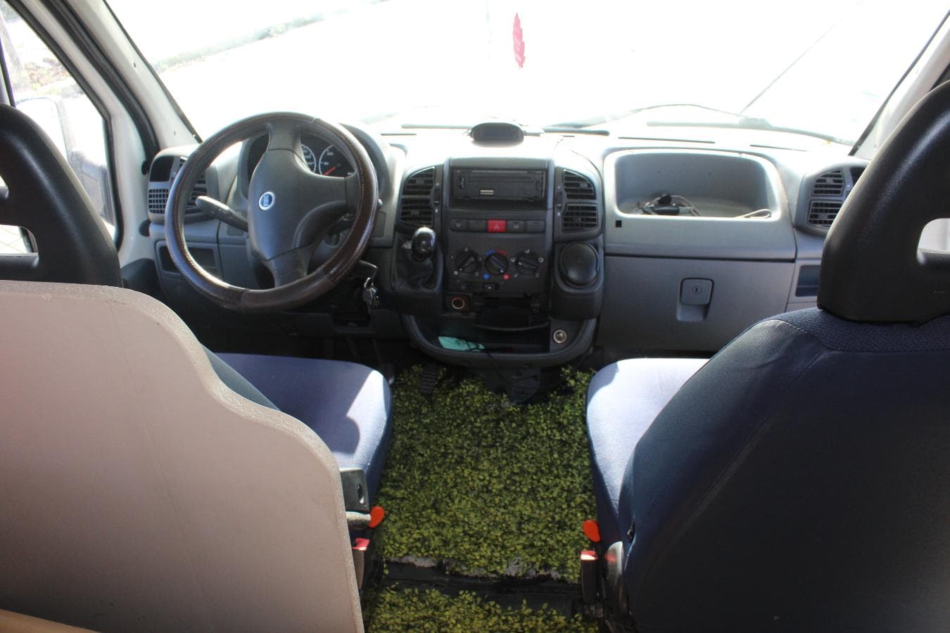 Autocaravana Fiat Ducato 2.8 Caravans International · Ano 2002 — imagem 13