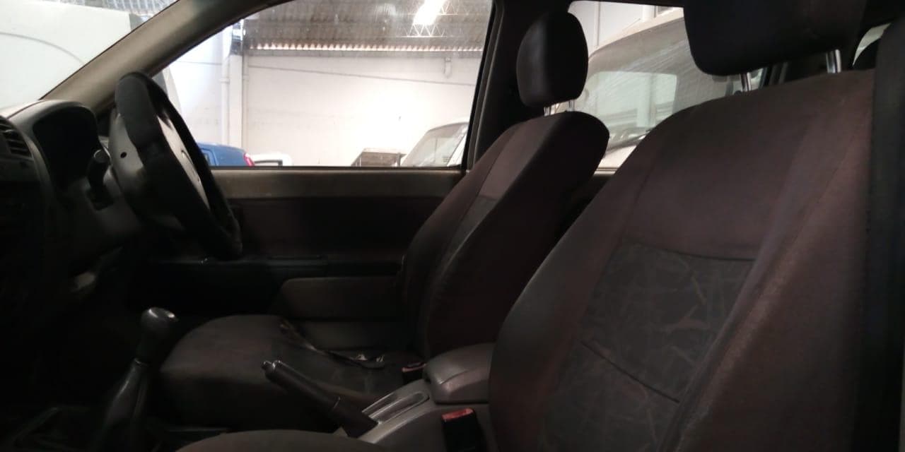 Isuzu KB · — image 9
