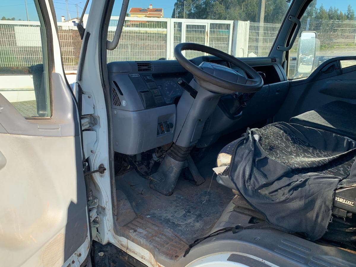 Mitsubishi Canter Fuso 7C140 · Ano 2006 — imagem 8