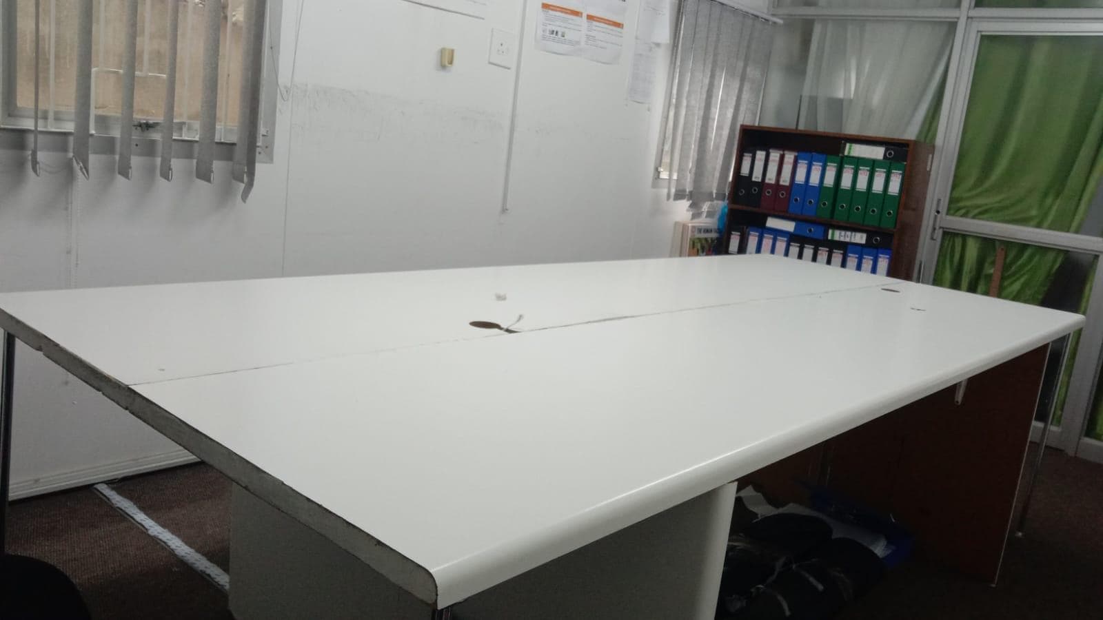 Mobilier de bureau · — image 2