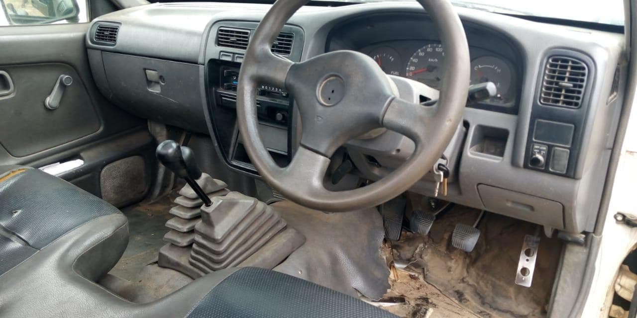 Nissan Hardbody · — imagem 3