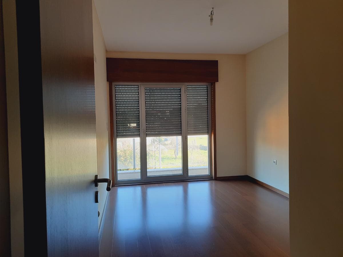 Apartamento T3 com 2 Lugares de Garagem · Trofa — imagem 7