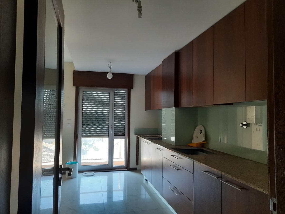 Apartamento T3 com 2 Lugares de Garagem · Trofa — imagem 3