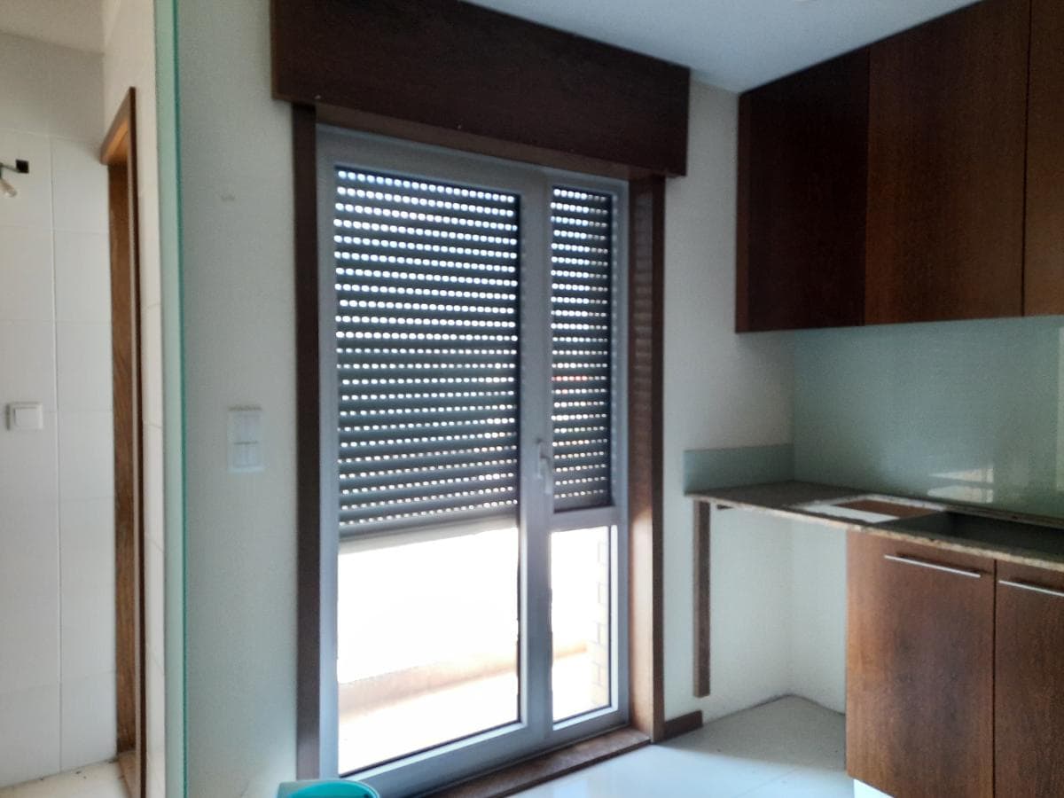Apartamento T3 com 2 Lugares de Garagem · Trofa — imagem 5