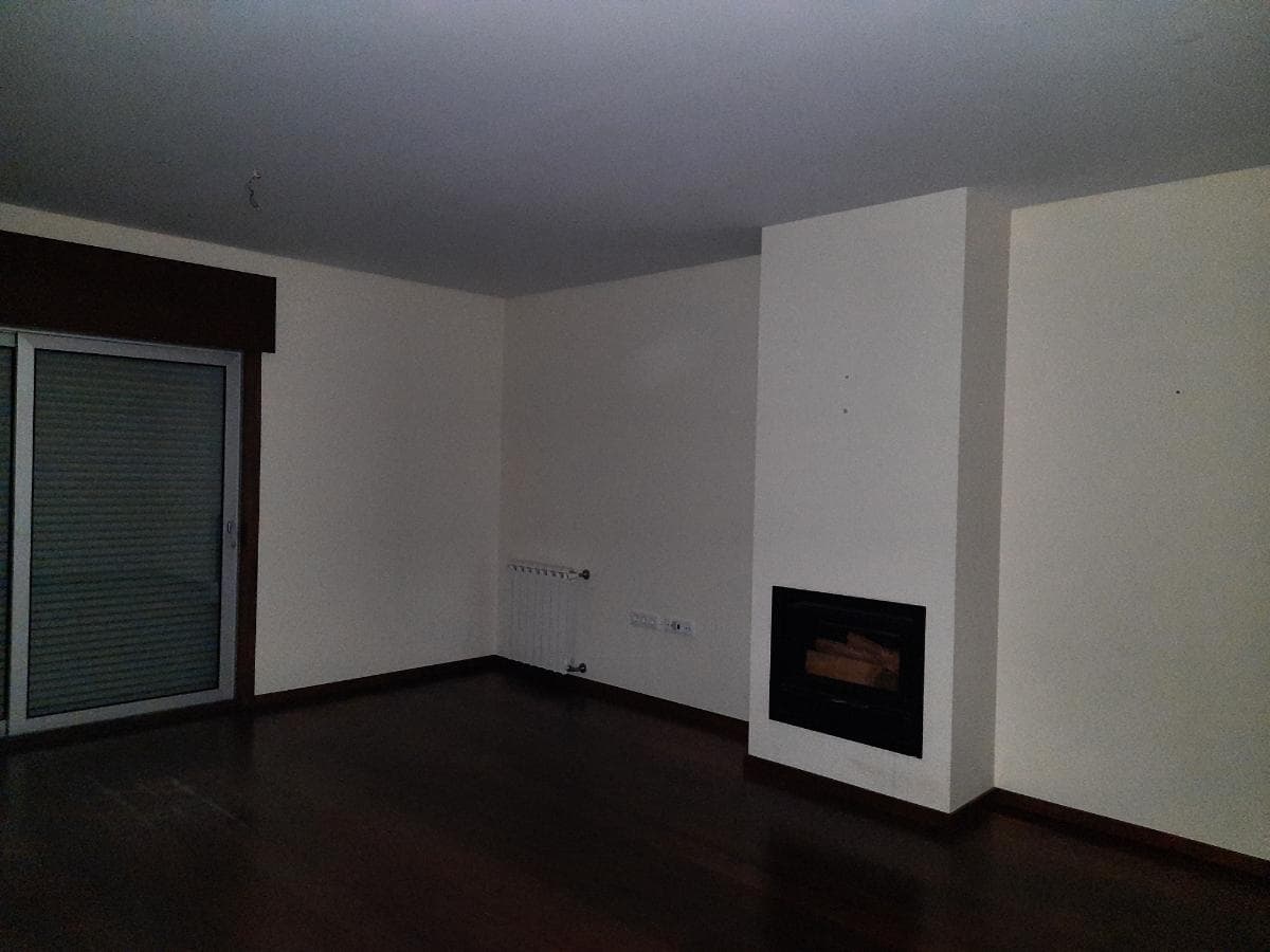 Apartamento T3 com 2 Lugares de Garagem · Trofa — imagem 11