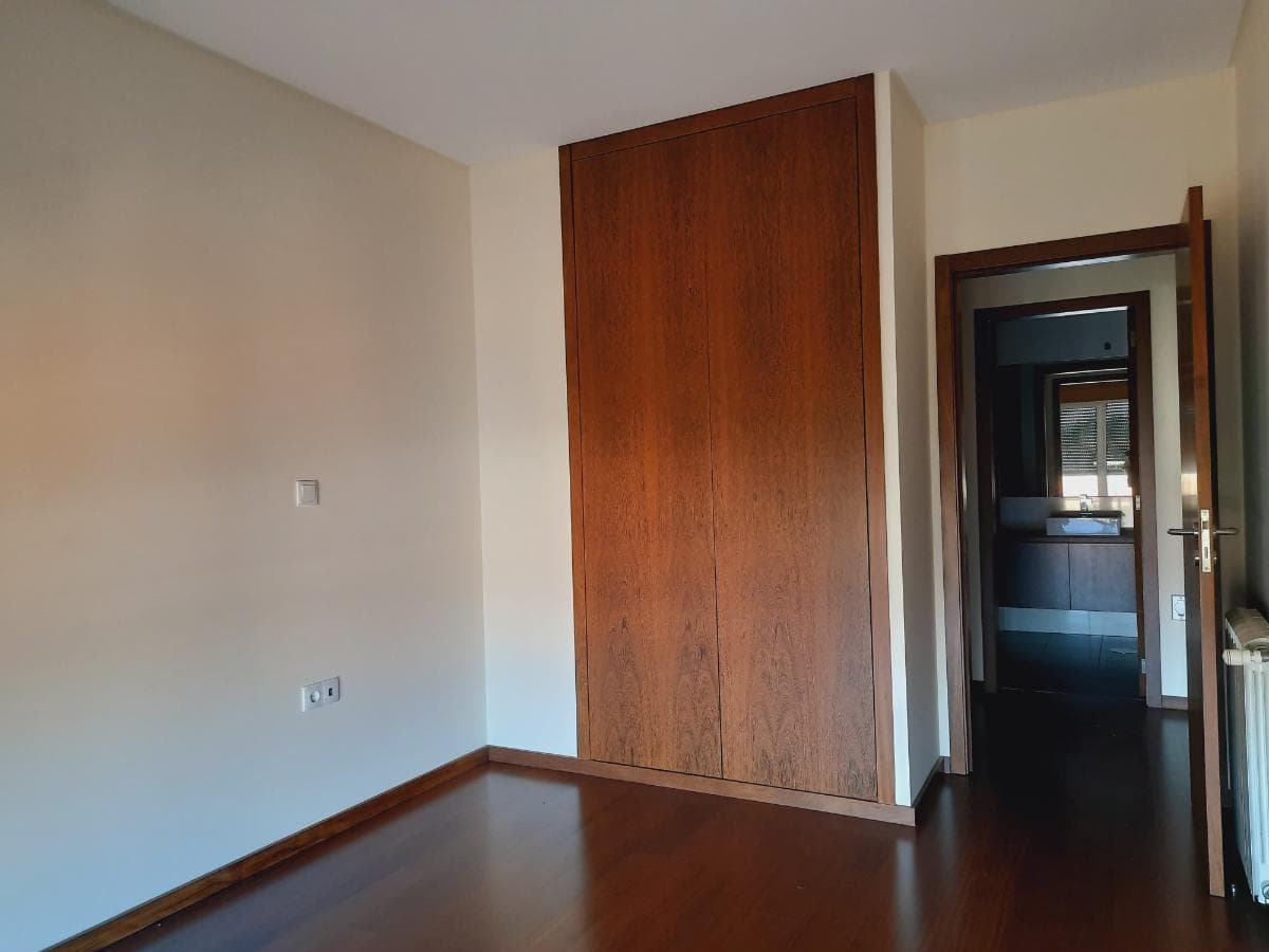 Apartamento T3 com 2 Lugares de Garagem · Trofa — imagem 12