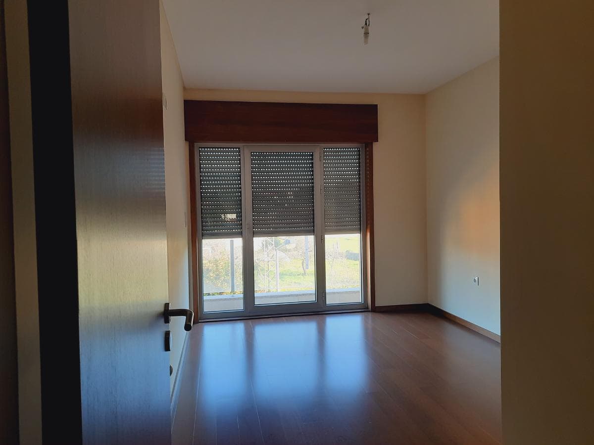 Apartamento T3 com 2 Lugares de Garagem · Trofa — imagem 14
