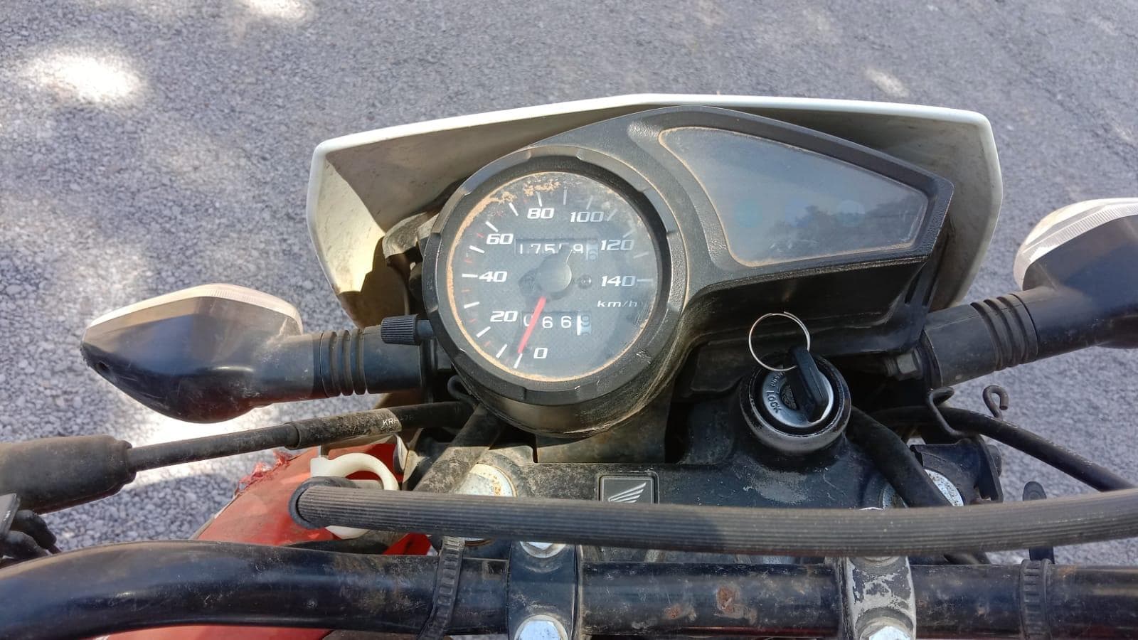 Motorizada de marca Honda XL · — imagen 2