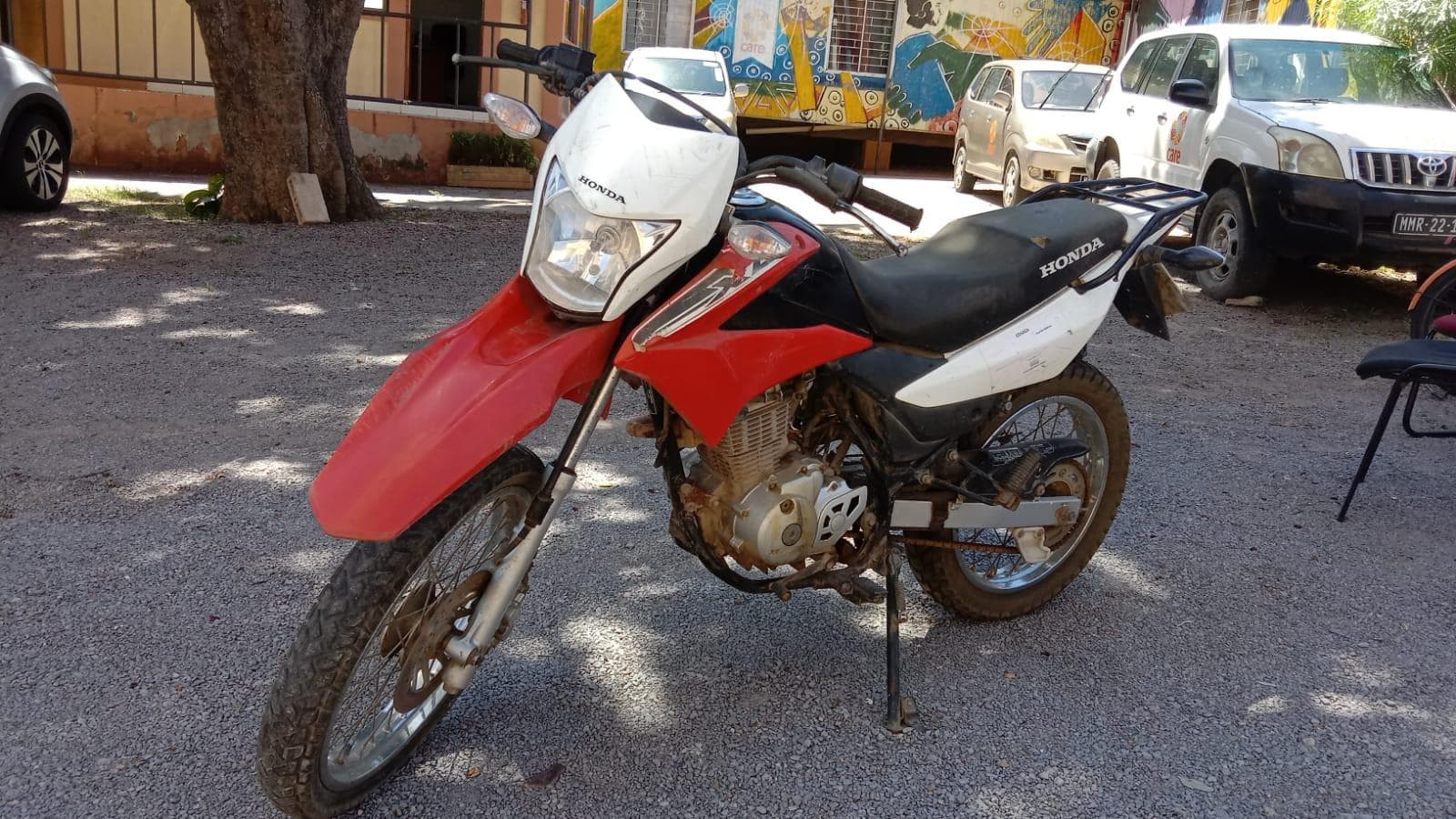 Motorizada de marca Honda XL · — imagen 3