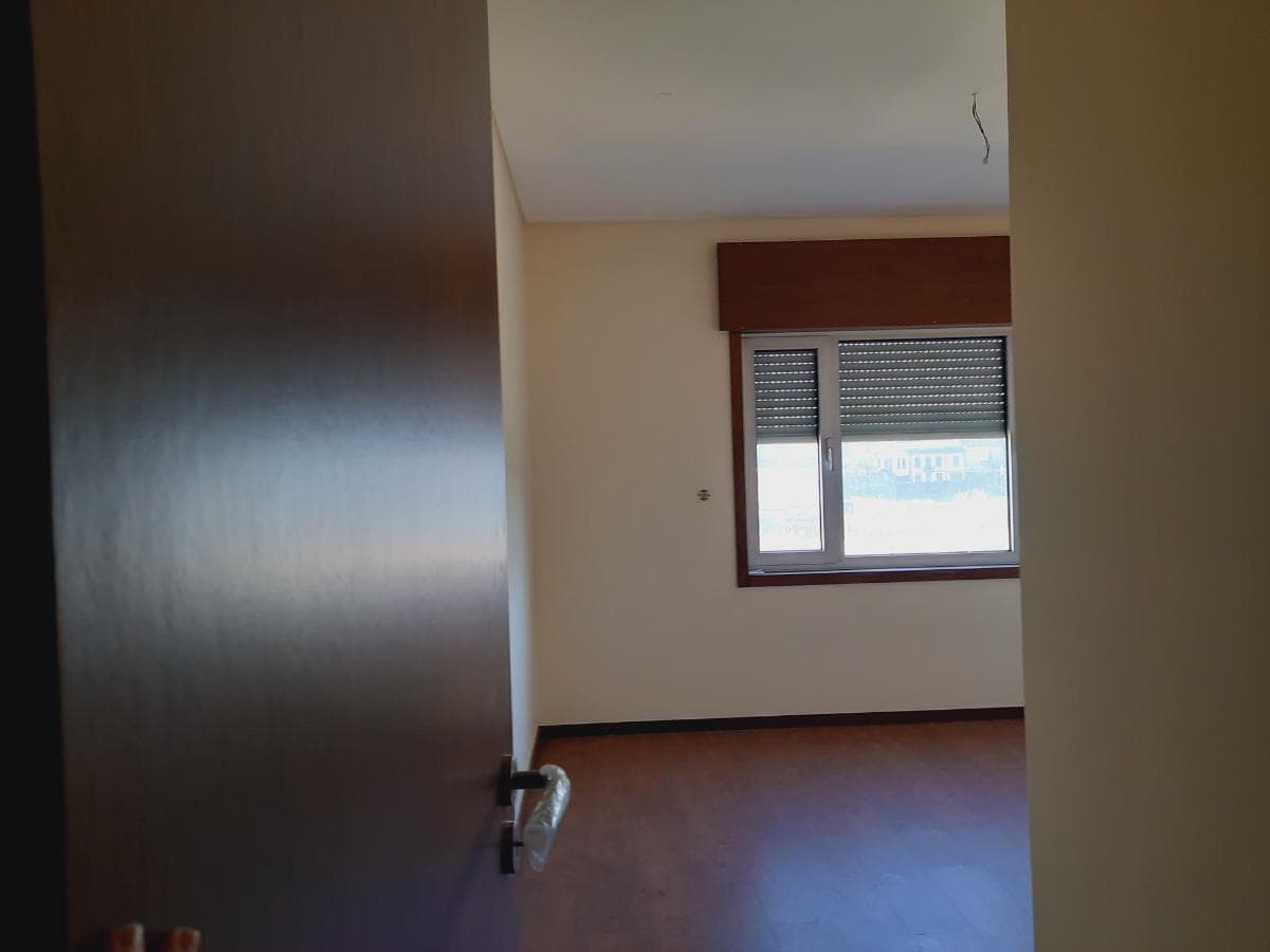 Apartamento T3 com 2 Lugares de Garagem · Trofa — imagem 11
