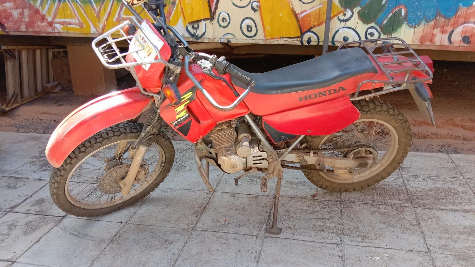 Motorizada de marca Honda CTX200 ·