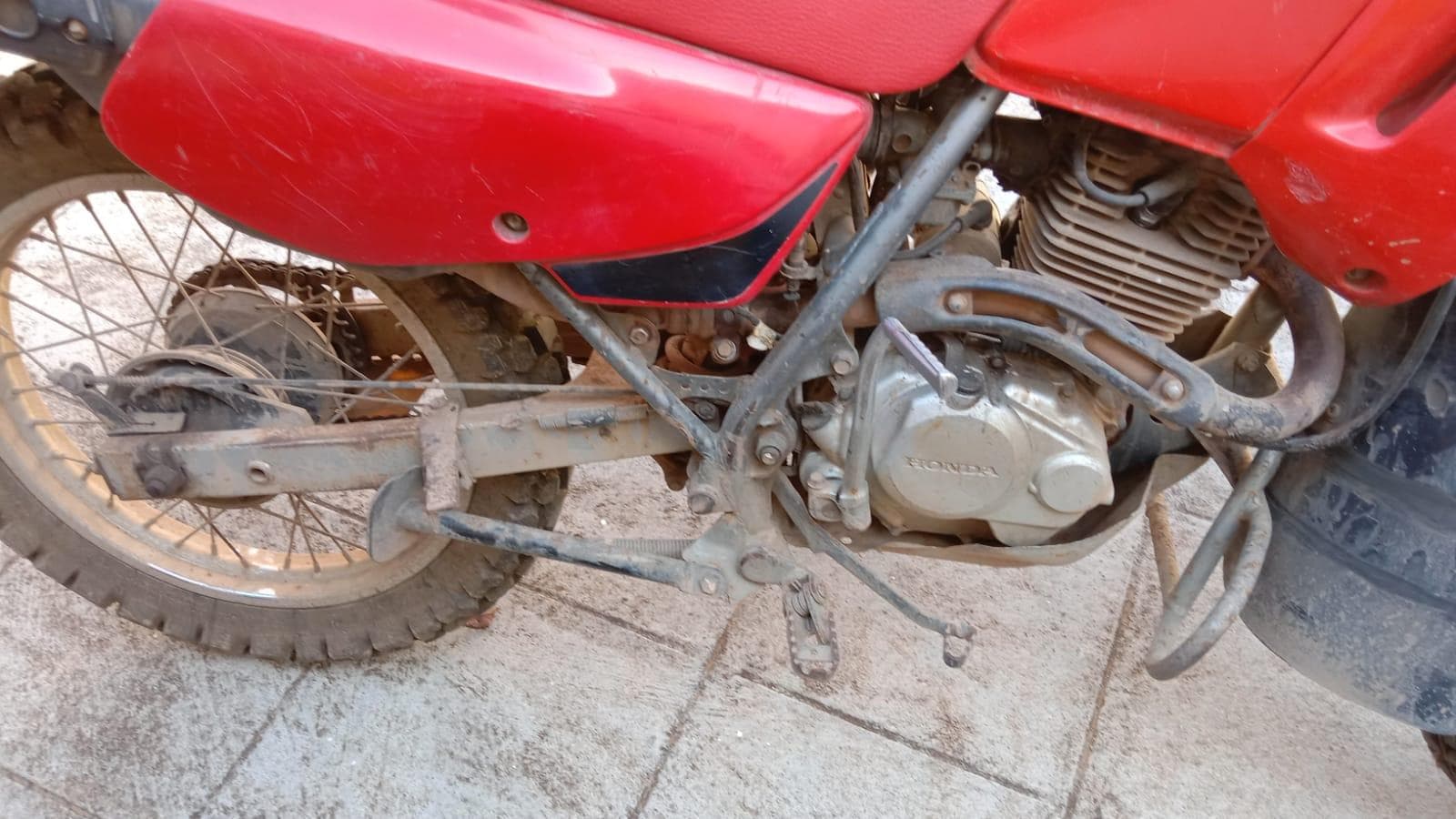 Motorizada de marca Honda CTX200 · — imagen 4