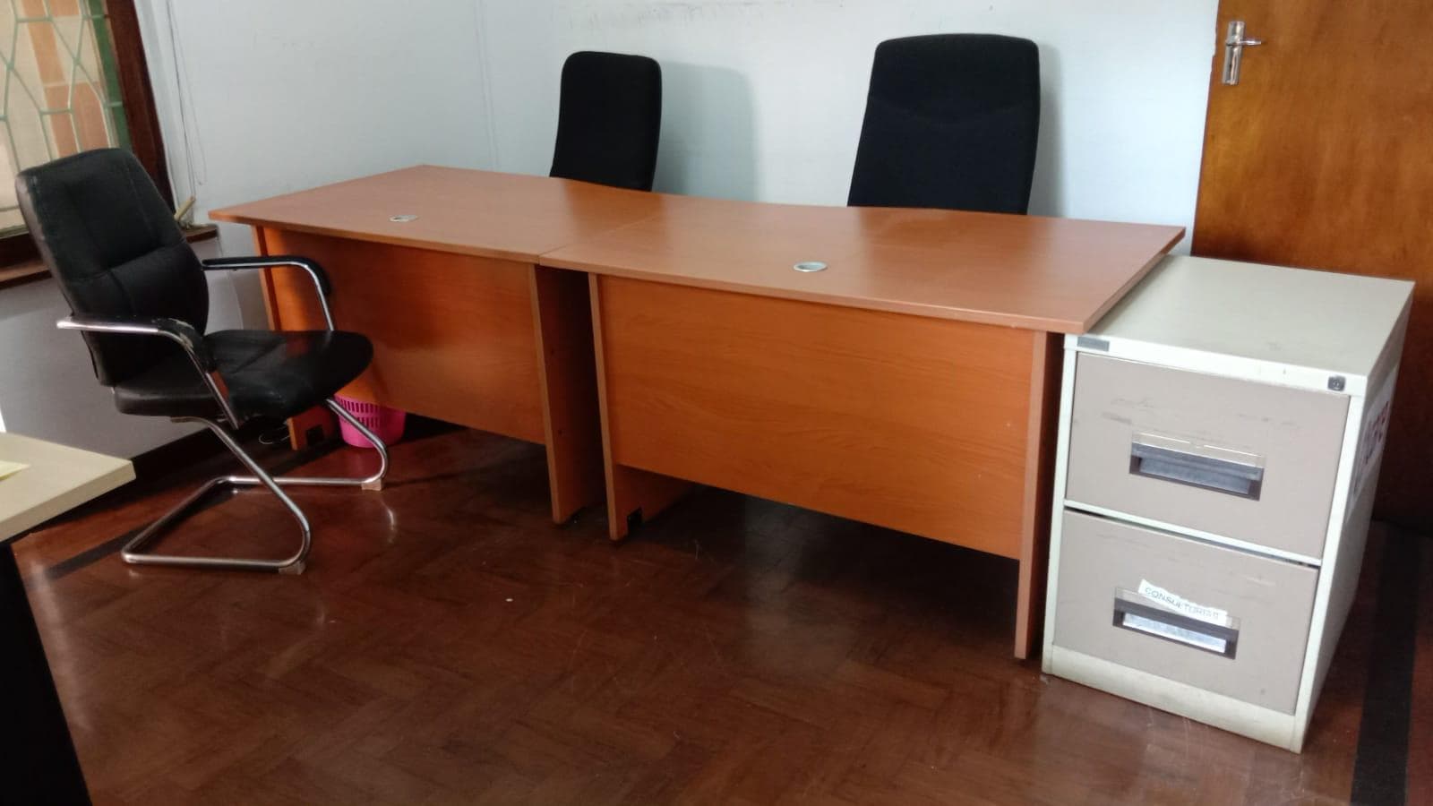 Mobiliario de oficina ·