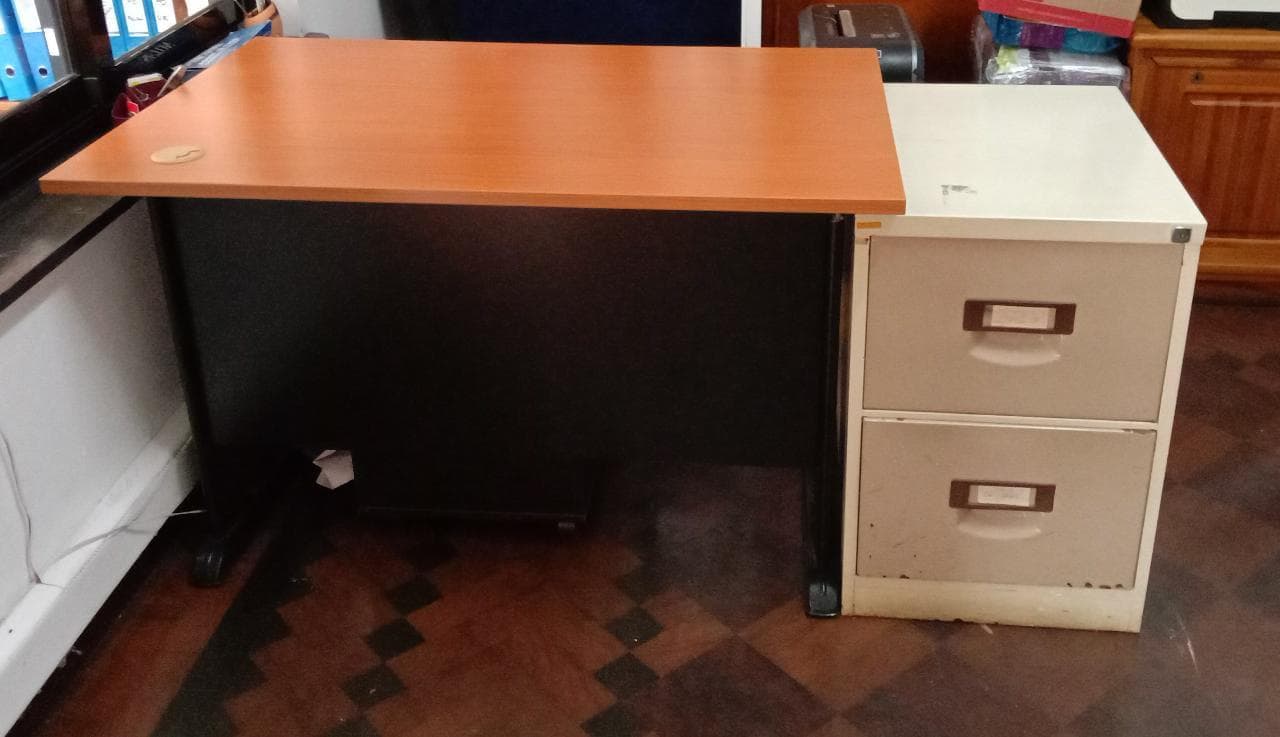 Mobiliario de oficina ·