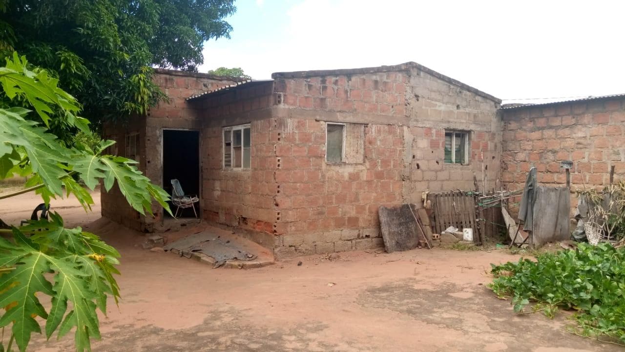 Casa T2 em terreno de 4200m2 — imagem 1