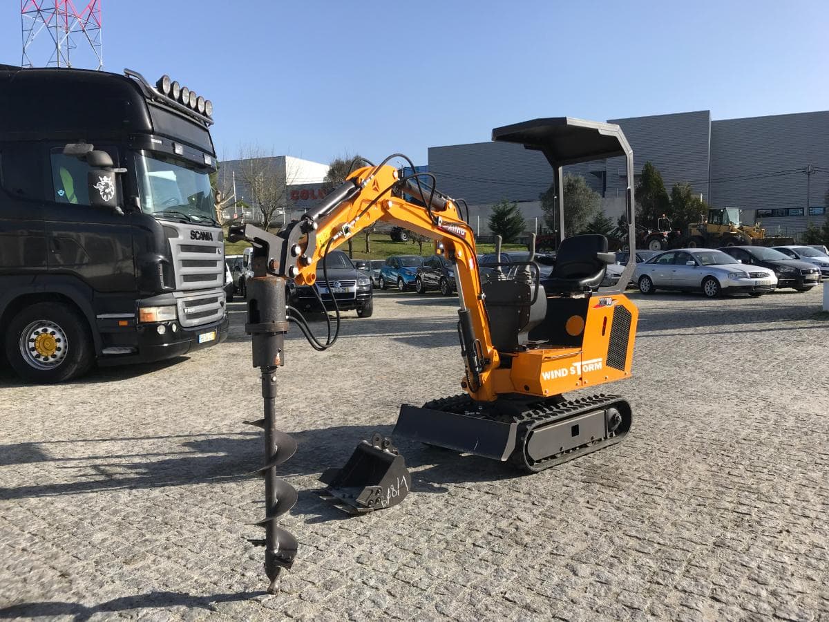 Mini Giratória Rhinoceros XN10 · Ano 2021 — image 2