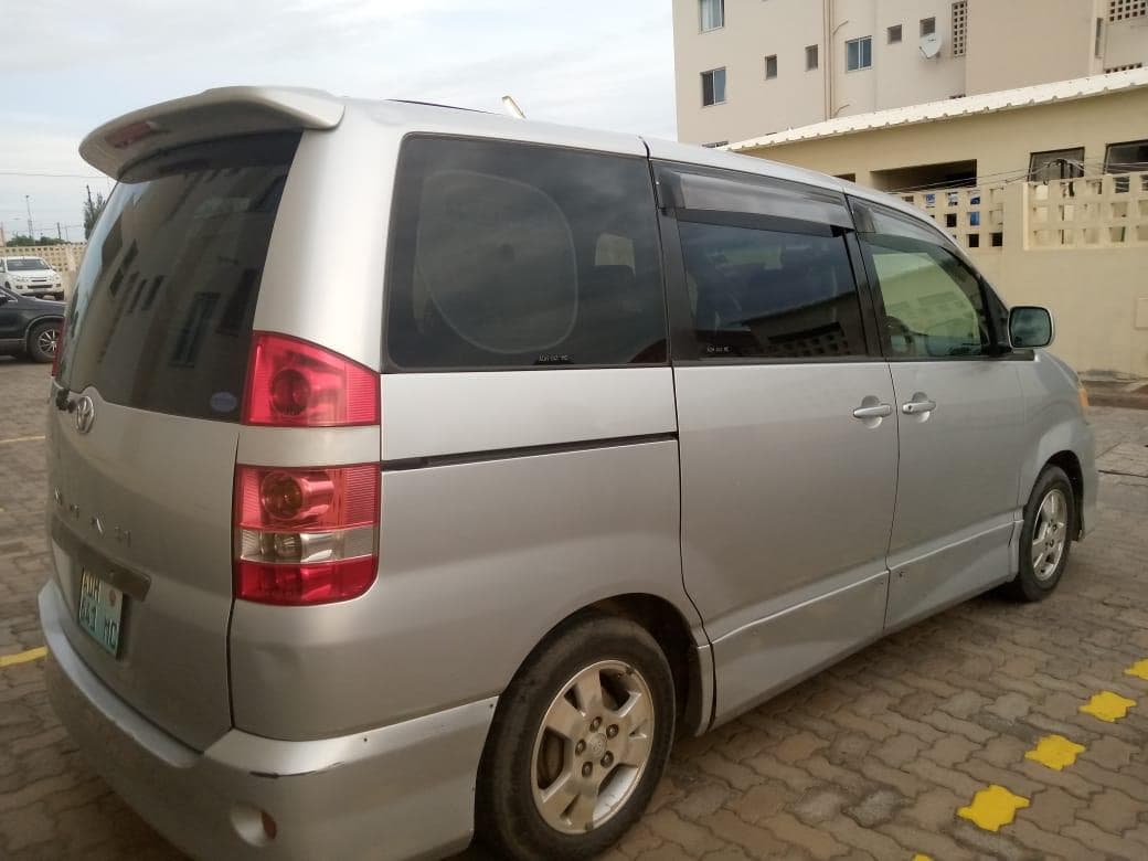Toyota Noah · — imagem 14