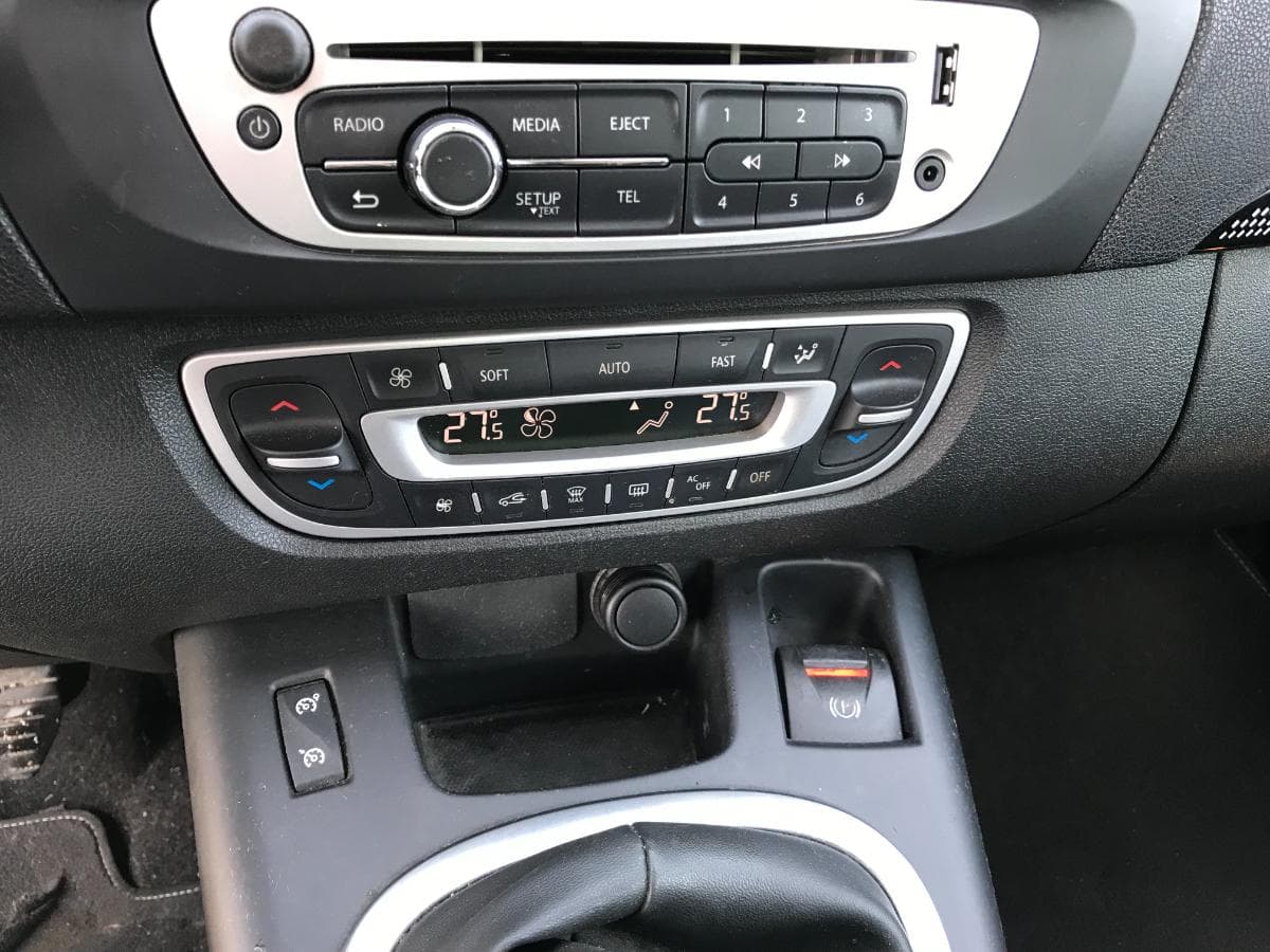 Renault Mégane Scénic · Ano 2012 — imagem 17