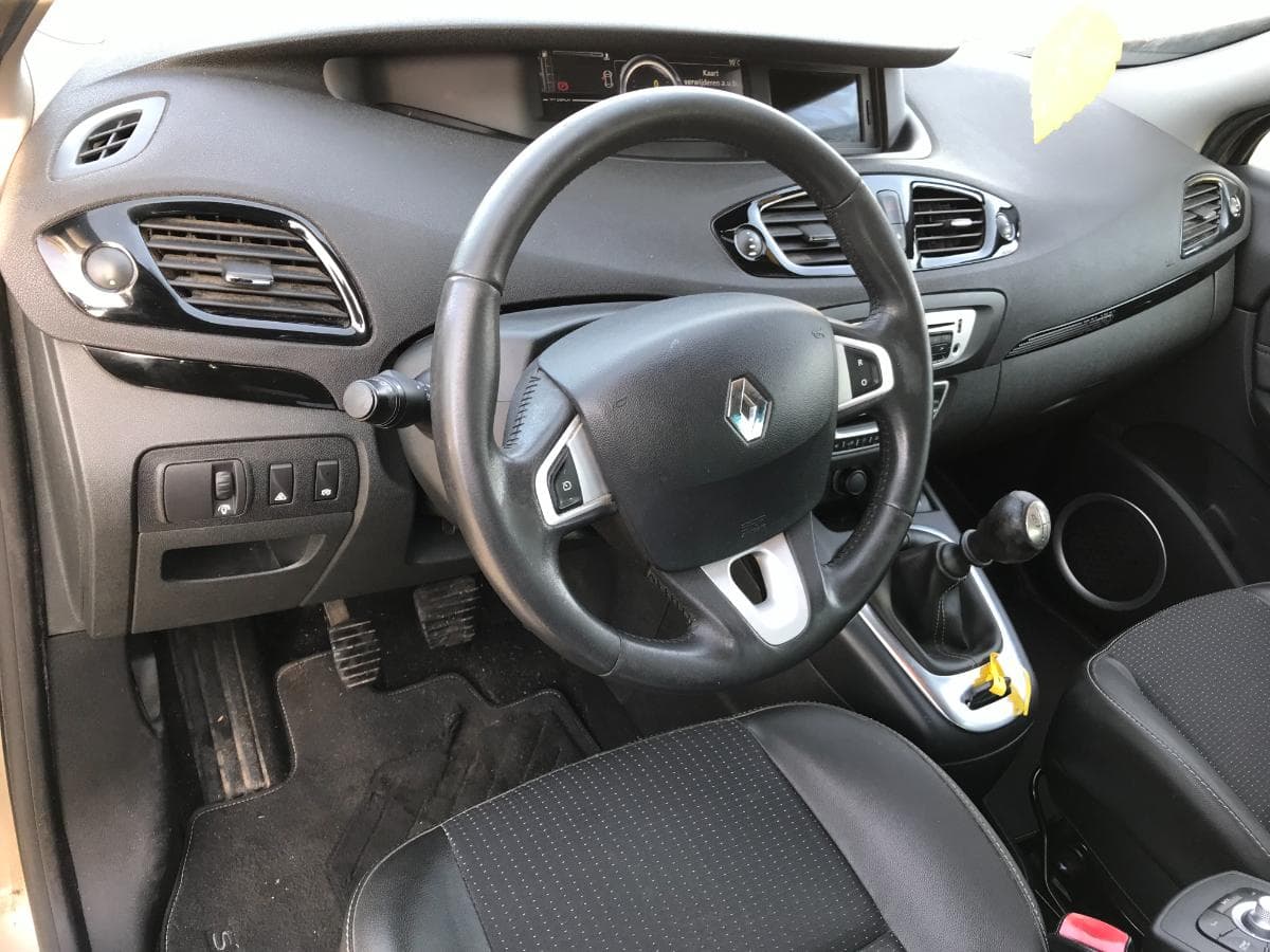 Renault Mégane Scénic · Ano 2012 — imagem 9