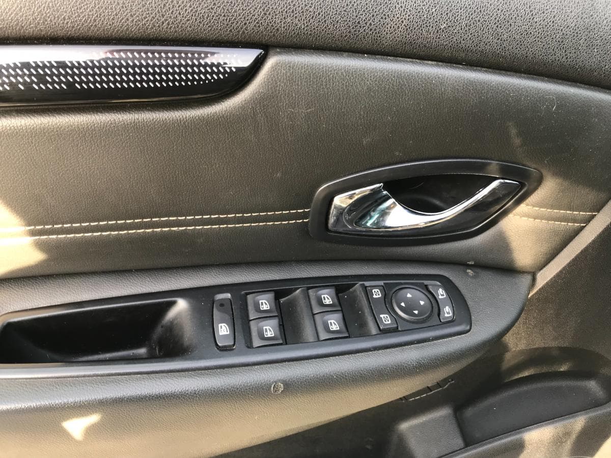 Renault Mégane Scénic · Ano 2012 — imagem 12